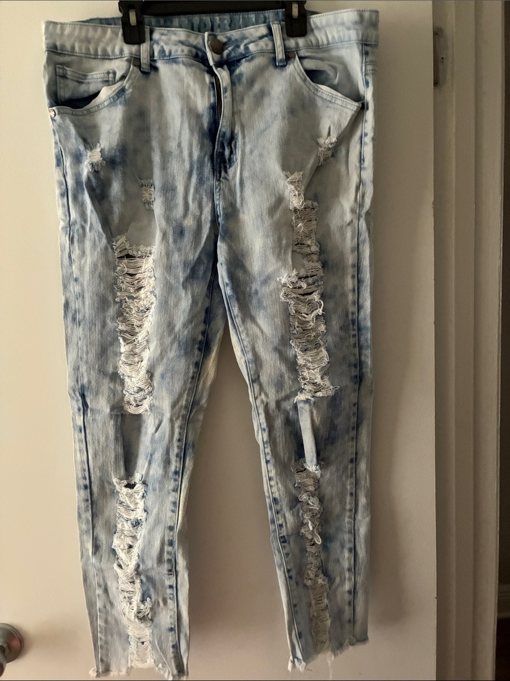 V.I.P. Distressed Light Wash Women's Ripped Jeans SZ 14